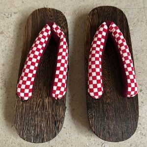 Girls Large Wooden Geta Slippers